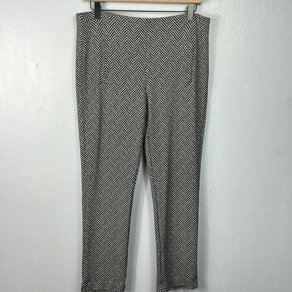 Chico’s Black & White Chevron Print Elastic Waist Crop Pants Medium Size 8
